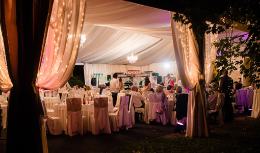 Outdoor wedding, dinner under a party tent